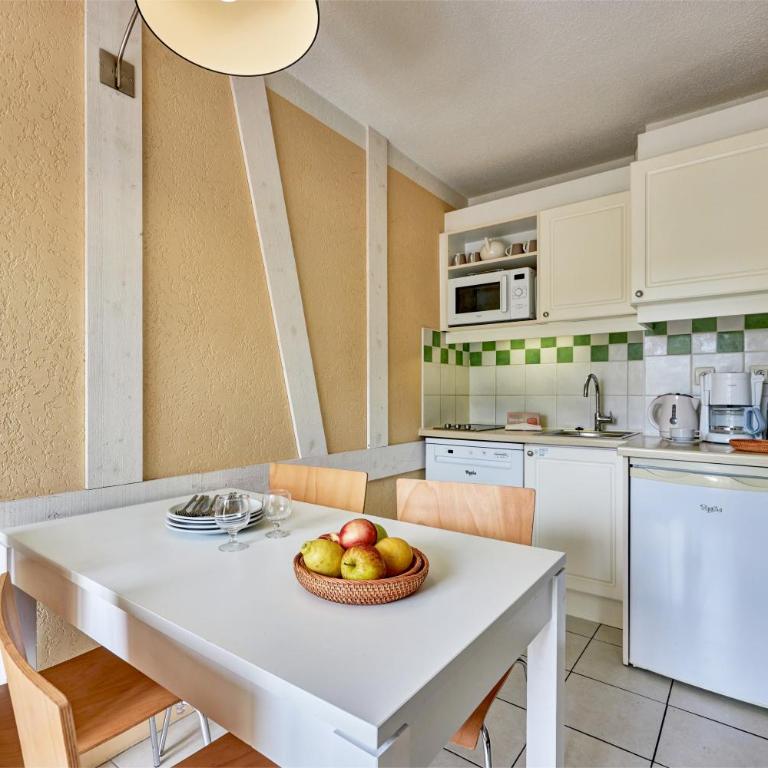 Residence Pierre & Vacances Les Embruns - Studio avec Alcôve de Couchage et Terrasse ou Balcon (4 Personnes) - Côté Sud - 5