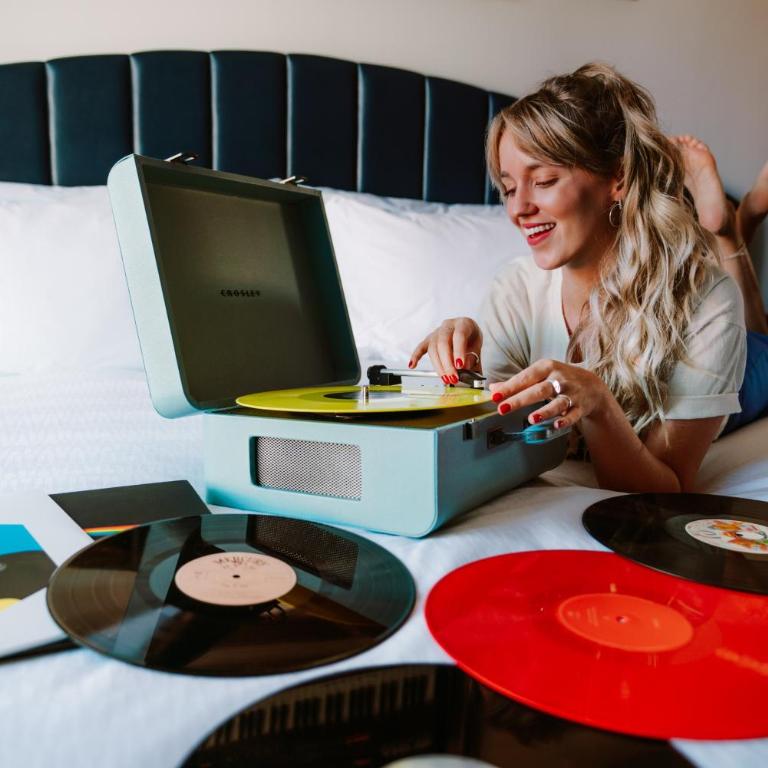 Hard Rock Hotel Madrid - Classic King Room - 8