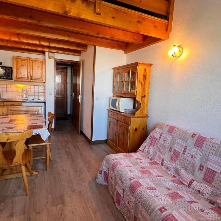 Location studio mezzanine 6 personnes Les Saisies avec parking - Appartement 1 Chambre - 2