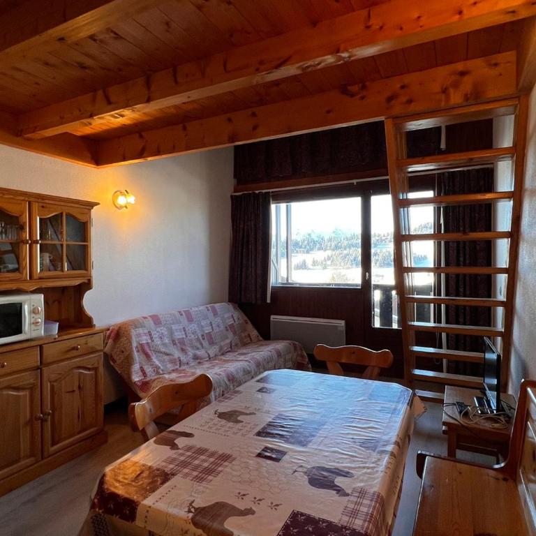 Location studio mezzanine 6 personnes Les Saisies avec parking - Appartement 1 Chambre - 4
