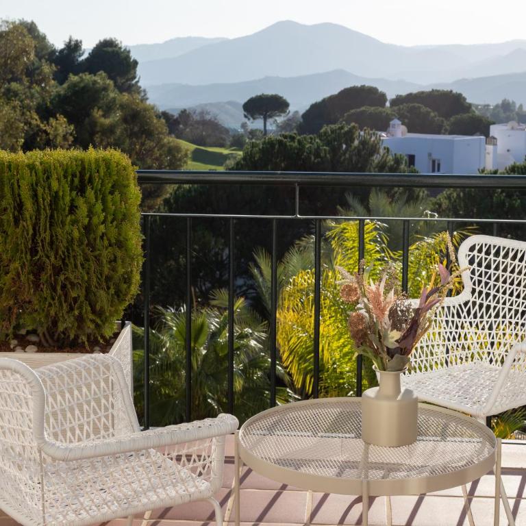 Casa Fuego Rosa Luxury Apartment with Swimming Pool - Two-Bedroom Apartment - 2