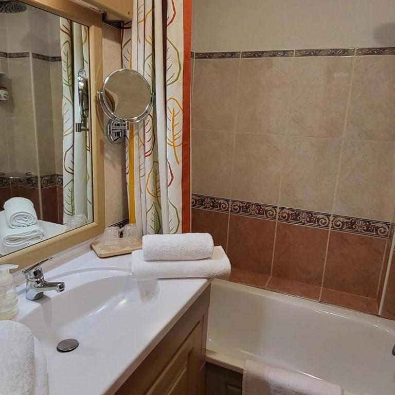 Mountain Lodge in Alps-chez Philippe, Panoramic-Village, Renting, view over Glaciers - Chalet CHEVREUIL N°9 Two Bedroom with private terrace and glacier view - 14