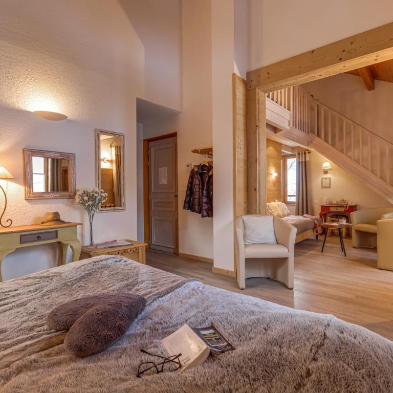 Mountain Lodge in Alps-chez Philippe, Panoramic-Village, Renting, view over Glaciers - Chambre Triple avec Vue - 6