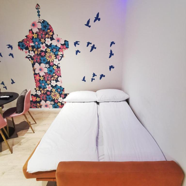 Blue and Rose Cozy - Quiet in the Best Location - Self Check-in - 5th Floor with Elevator - Apartment with Balcony - 11