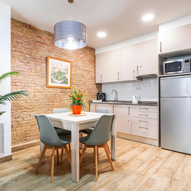 Flats Piera Valencia Center - Two-Bedroom Apartment with Terrace - 33