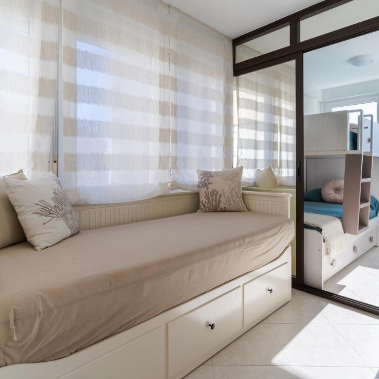 Playamar - Two-Bedroom Apartment - 15