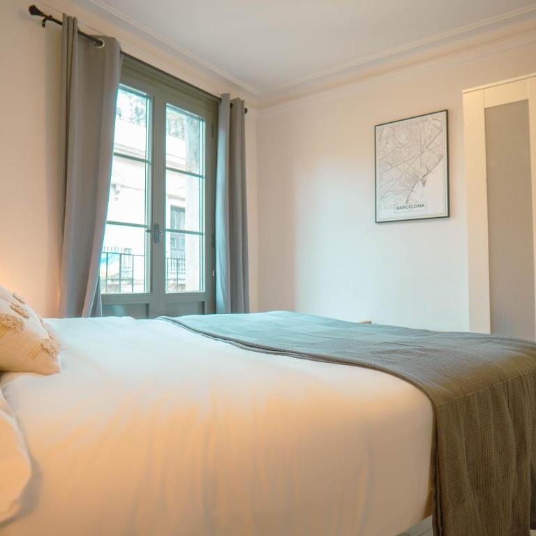 Smartr Barcelona Ramblas - Three-Bedroom Apartment - 14