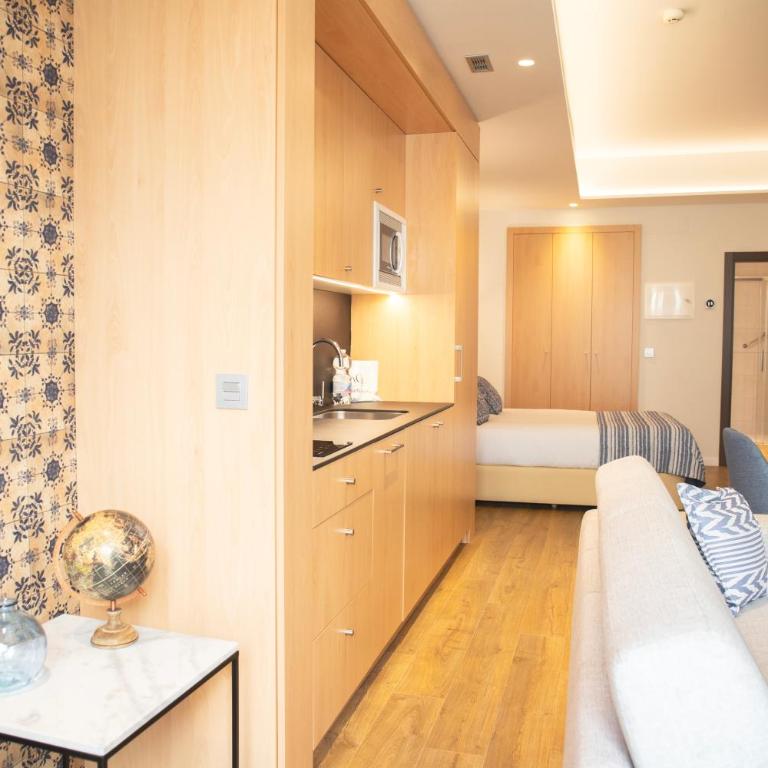 nQn Aparts & Suites Sevilla - Estudio con sofá cama - 8