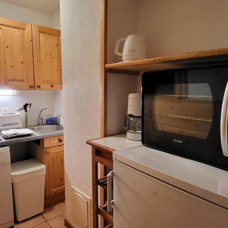 Mountain Lodge in Alps-chez Philippe, Panoramic-Village, Renting, view over Glaciers - N°301 One Bedroom apartment CHAMOIS - with private terrace and glacier view - 12