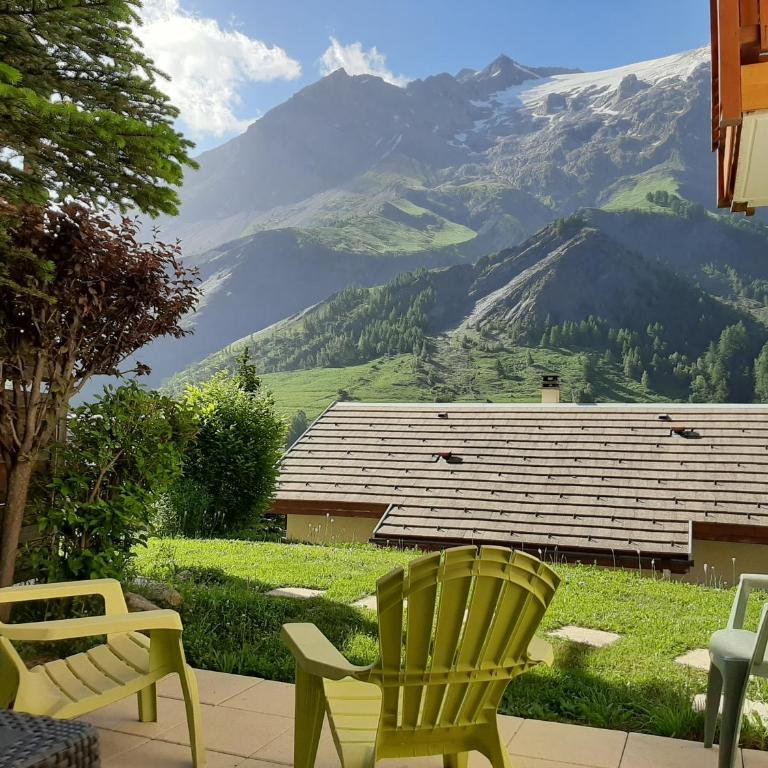 Mountain Lodge in Alps-chez Philippe, Panoramic-Village, Renting, view over Glaciers - N°501 Cosy apartment MARMOTTE with connected rooms with private terrace and glacier view - 7