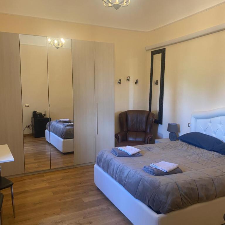 Villa Zara - Double Room with Shared Bathroom - 12