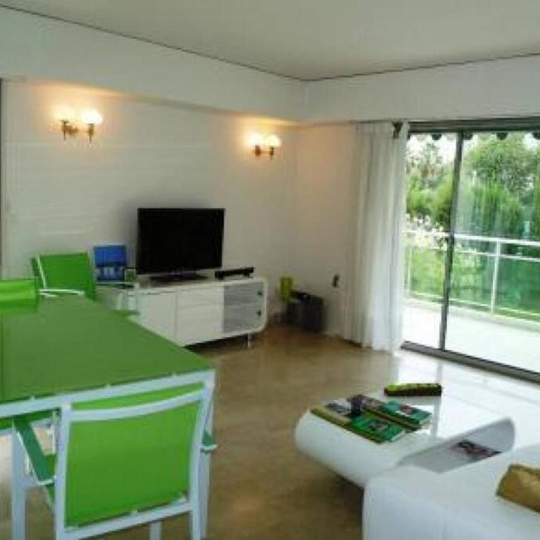 Three bedroom, two bathroom apartment in Cannes with large terrace - 880 - Appartement 3 Chambres - 1