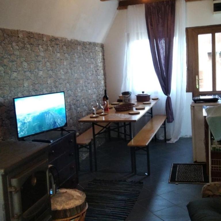 mali raj - Two-Bedroom Apartment - 2