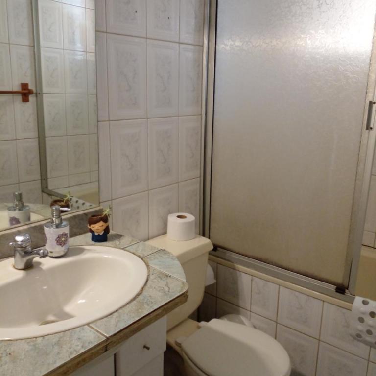 Acogedora casa en el sur de Chile, ubicada en barrio residencial - Three-Bedroom House - 8