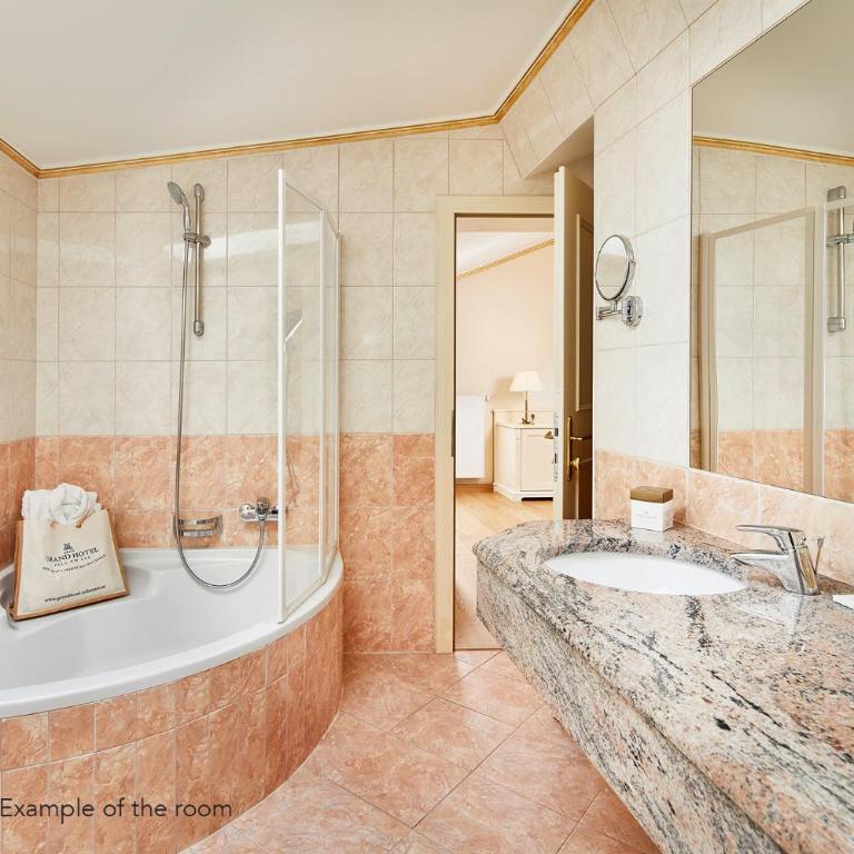 Grand Hotel Zell am See - Superior Doppelzimmer mit Balkon - 4