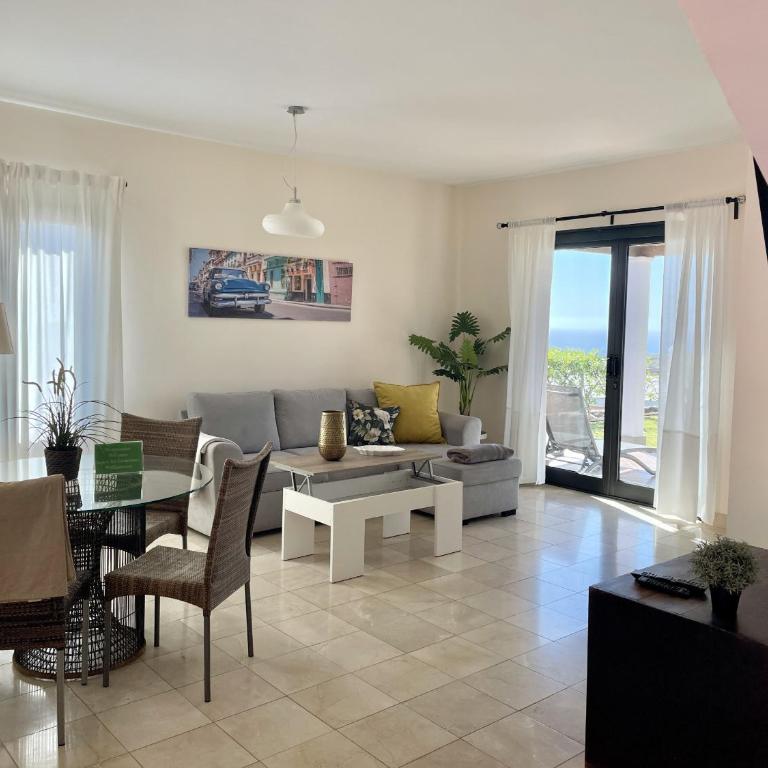 HomeForGuest Villa 7 in Salobre Golf with nice views to the mountains - Villa - 1