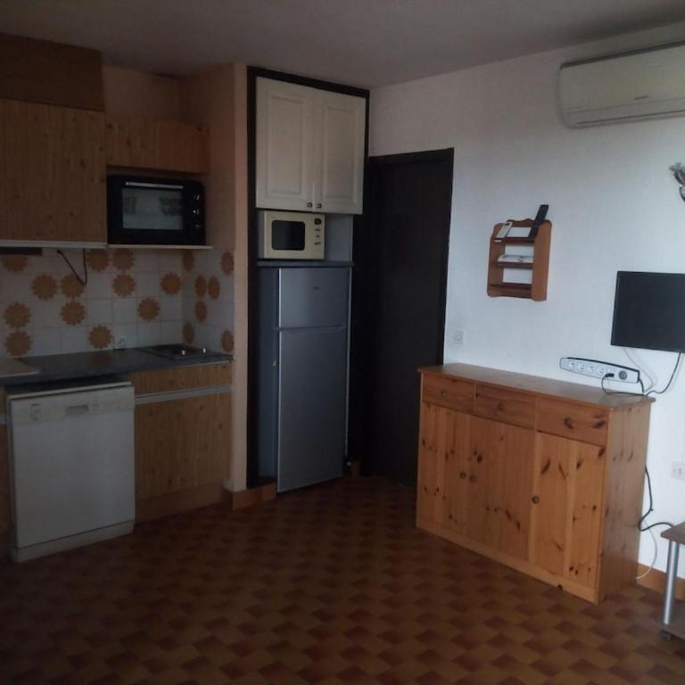 6 couchages, 100m plage, parking, clim, lave linge, lave vaisselle..... - Appartement 2 Chambres - 7
