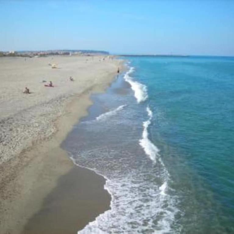 6 couchages, 100m plage, parking, clim, lave linge, lave vaisselle..... - Appartement 2 Chambres - 11