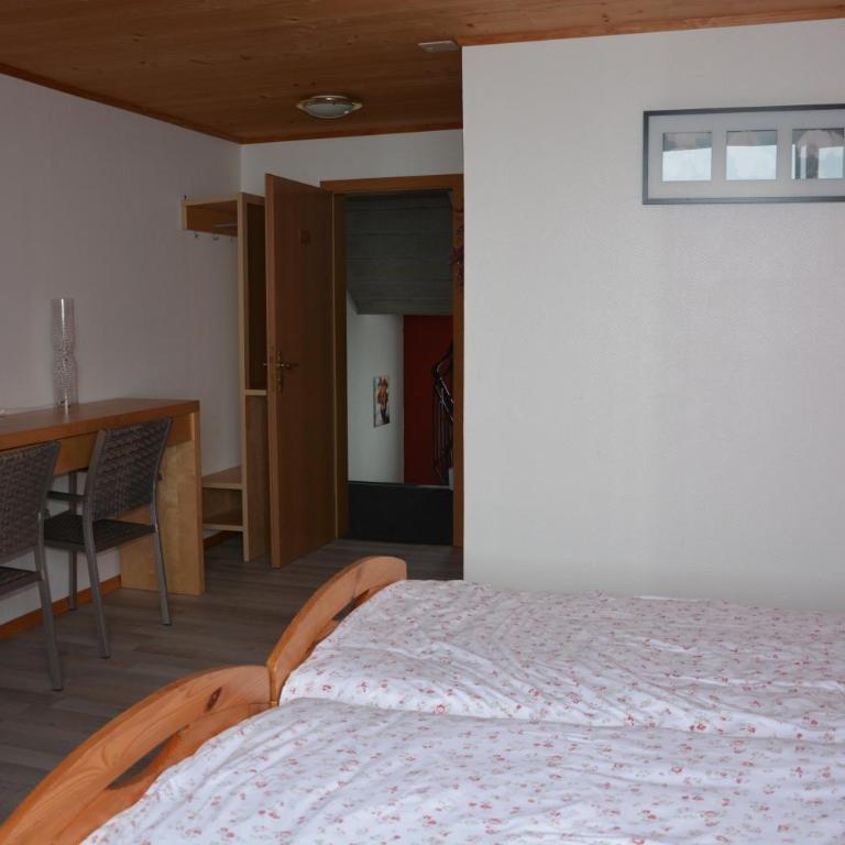 Hotel Restaurant Walliser Sonne - Zweibettzimmer mit Balkon - 6