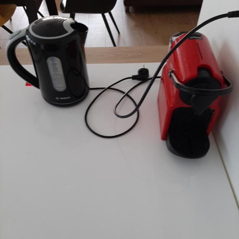 Jolie suite parentale, chambre et salle d'eau, avec son coin de verdure à 5 minutes à pied du centre ville - Chambre Double avec Salle de Bains Privative - 17