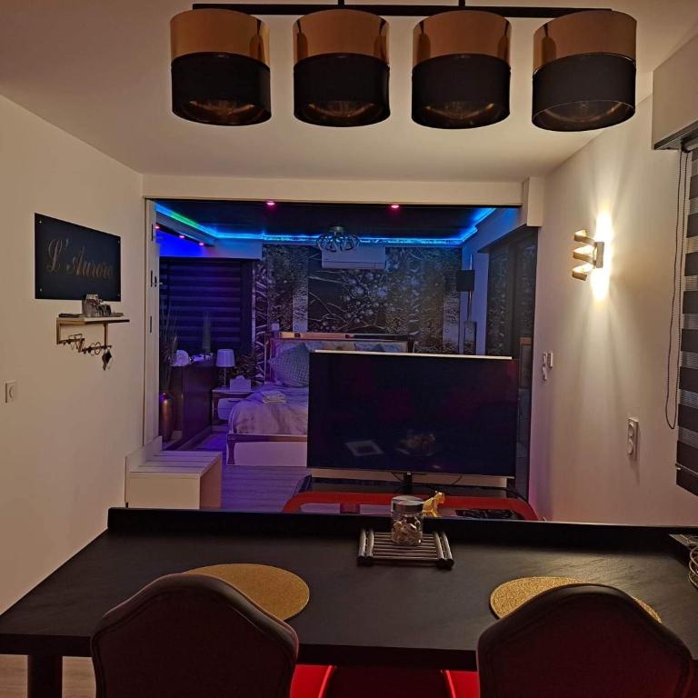 L'Aurore Love Room de prestige jacuzzi sauna piscine chauffée cuisine - Maison 1 Chambre - 12