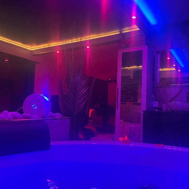 L'Aurore Love Room de prestige jacuzzi sauna piscine chauffée cuisine - Maison 1 Chambre - 33