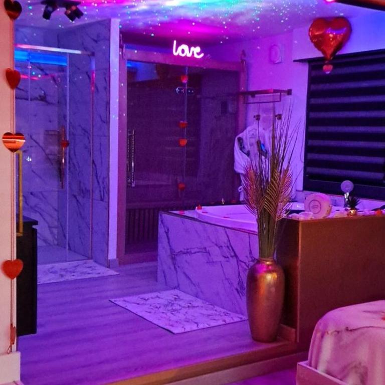 L'Aurore Love Room de prestige jacuzzi sauna piscine chauffée cuisine - Maison 1 Chambre - 31