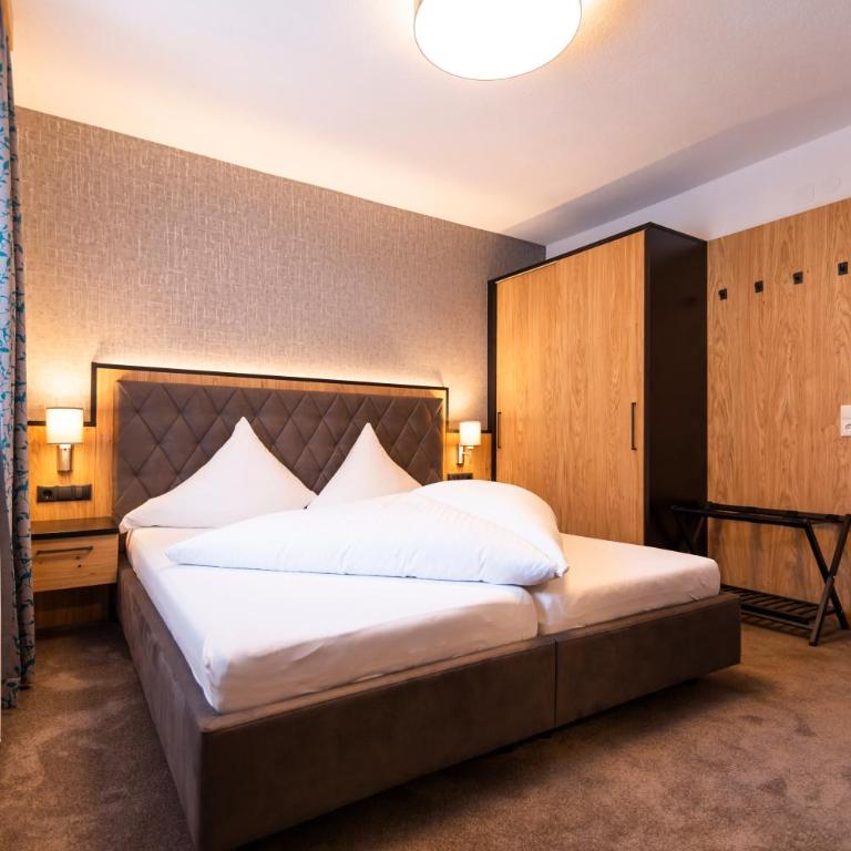 Hotel Garni Försterheim - Doppelzimmer mit Bergblick - 3