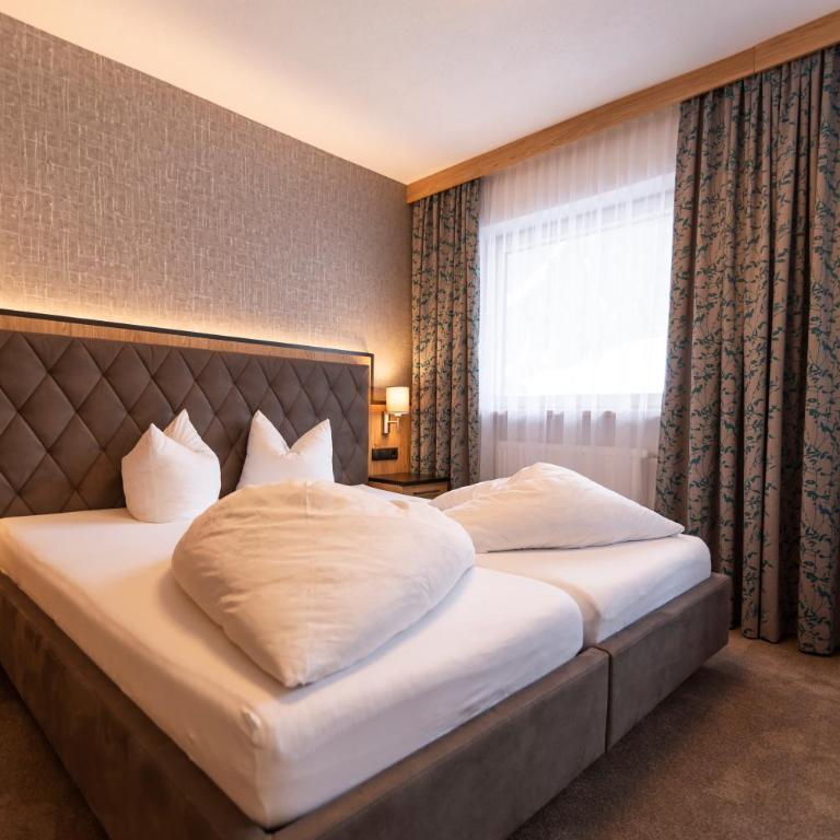 Hotel Garni Försterheim - Doppelzimmer mit Bergblick - 2