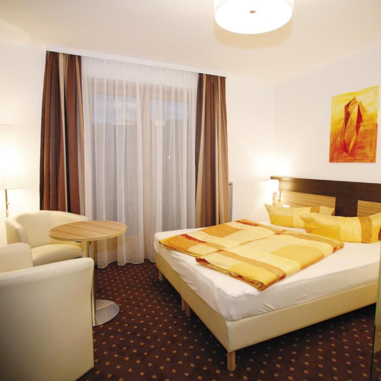 Hotel Diana - Doppelzimmer mit Balkon - 11