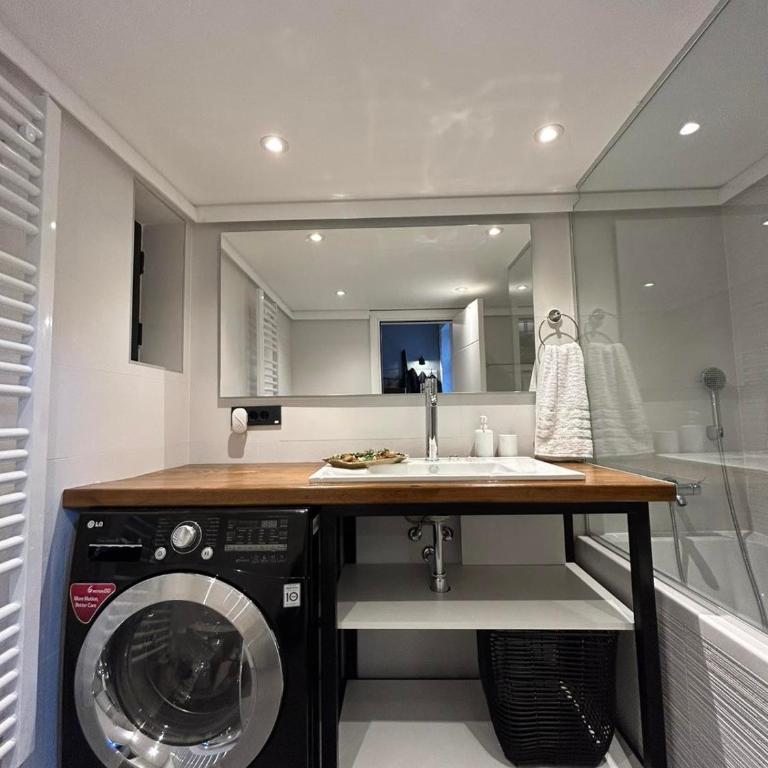 Industrial Studio - Studio with Terrace - 28