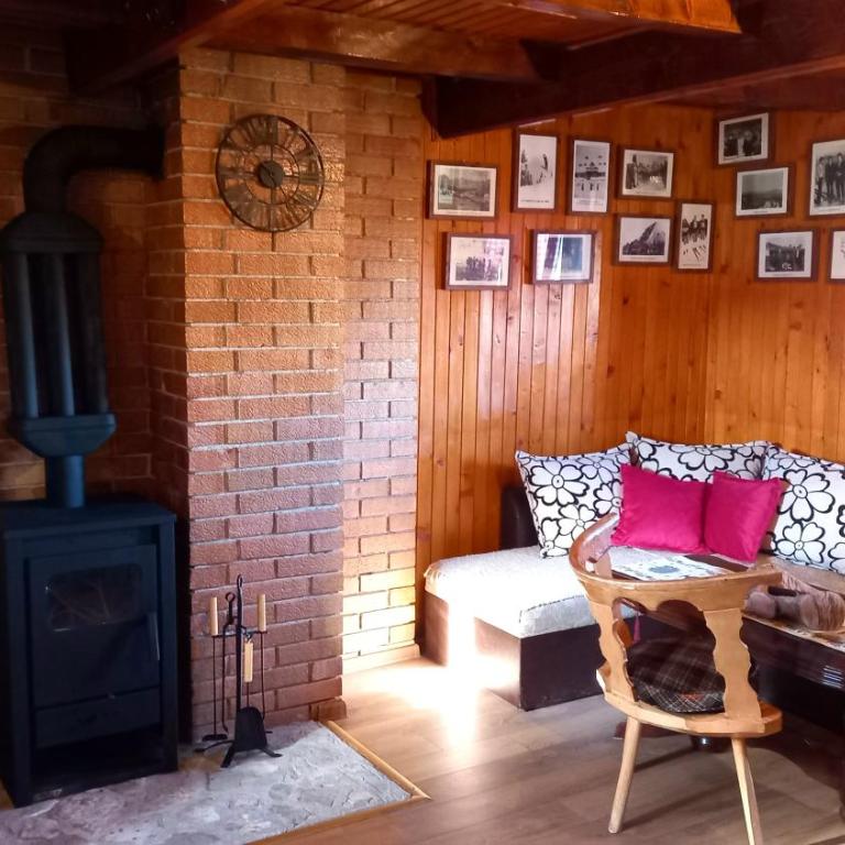 Family Farm Apartments - Three-Bedroom Chalet - 17