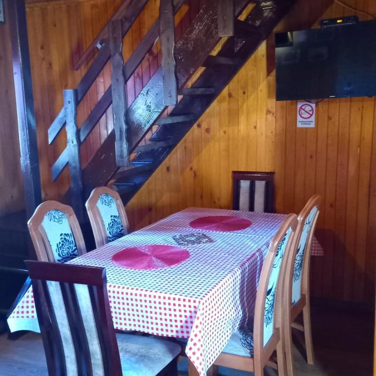 Family Farm Apartments - Three-Bedroom Chalet - 13