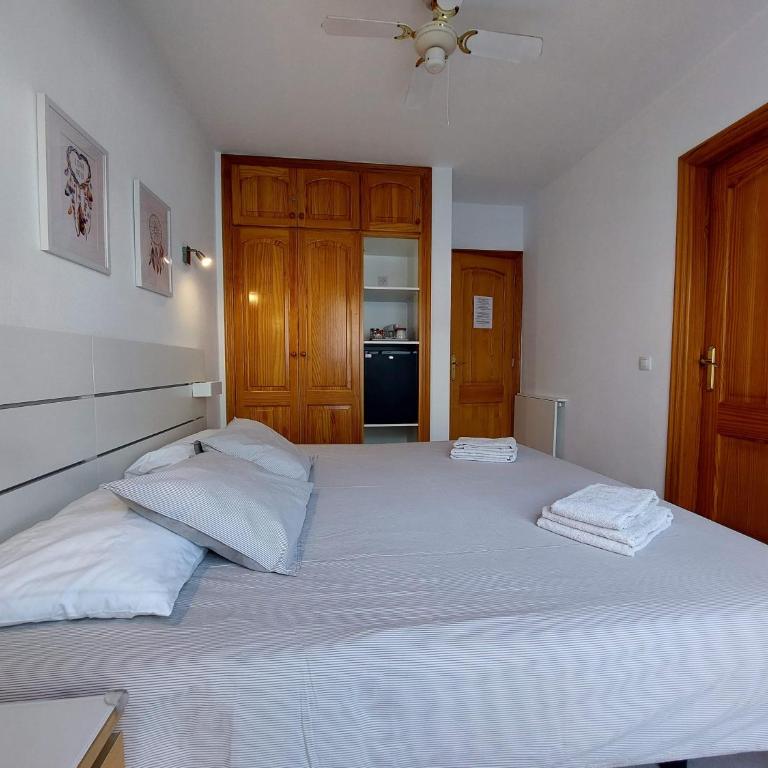 Sol y Luna - Heated pool - BBQ - car not essential - Three-Bedroom Villa - 40