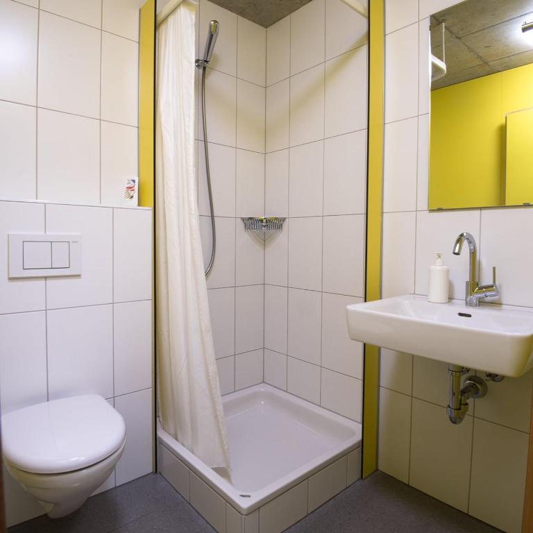 Backpackers Villa Sonnenhof - Hostel Interlaken - Zweibettzimmer - 5