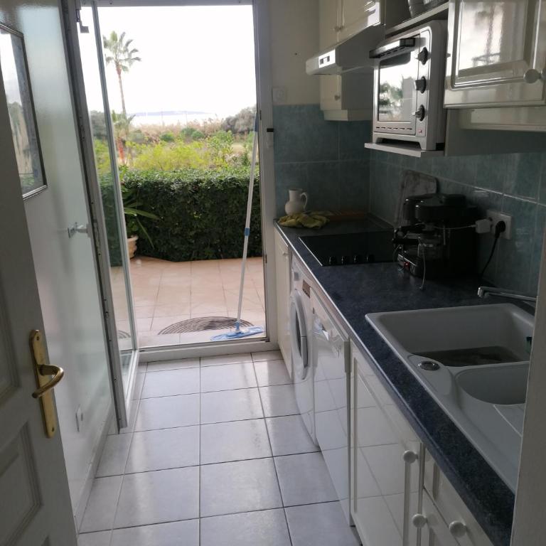Antibes T2 Vue mer 48m2 Terrasse Parking Piscine Plage - Appartement 1 Chambre - 13