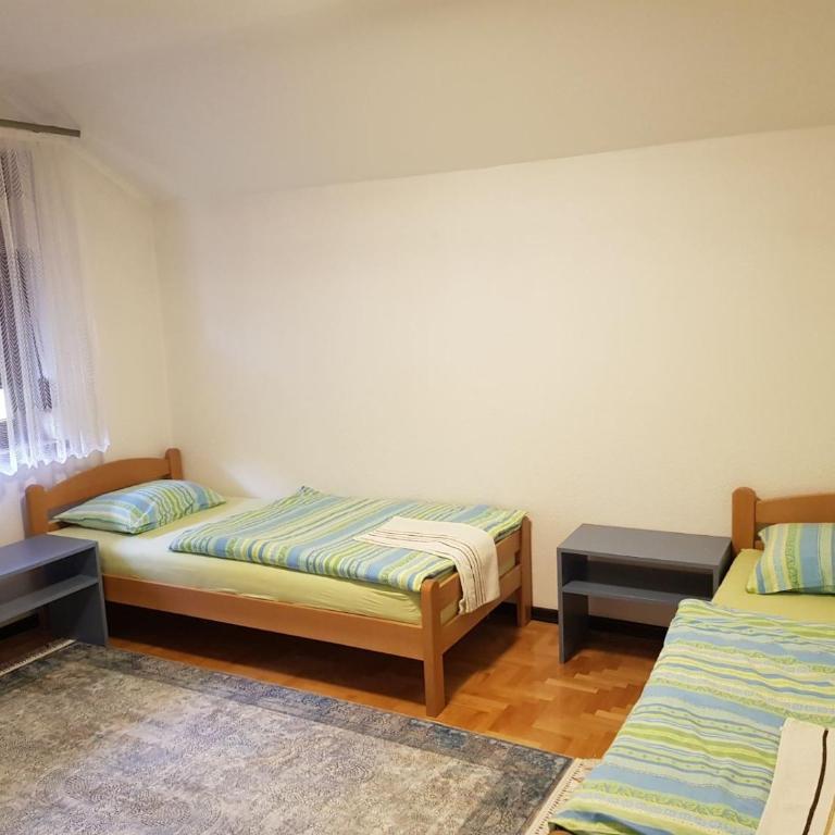Visoko Homestay - Niskobudžetna Dvokrevetna Soba sa Bračnim Krevetom - 1