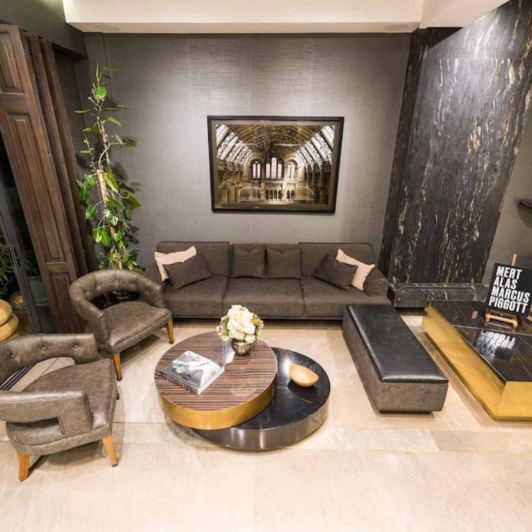 Luxurious Penthouse Oasis - Three-Bedroom Apartment - 9