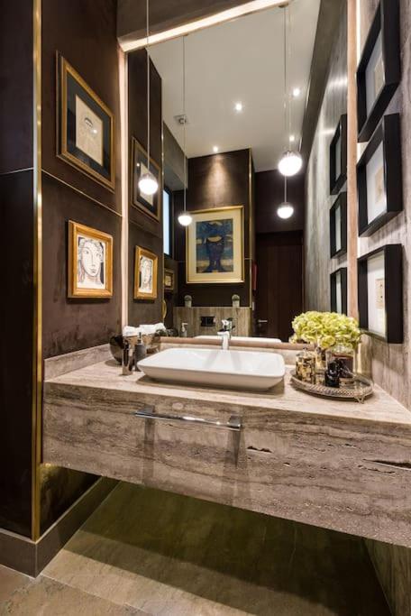 Luxurious Penthouse Oasis - Three-Bedroom Apartment - 27