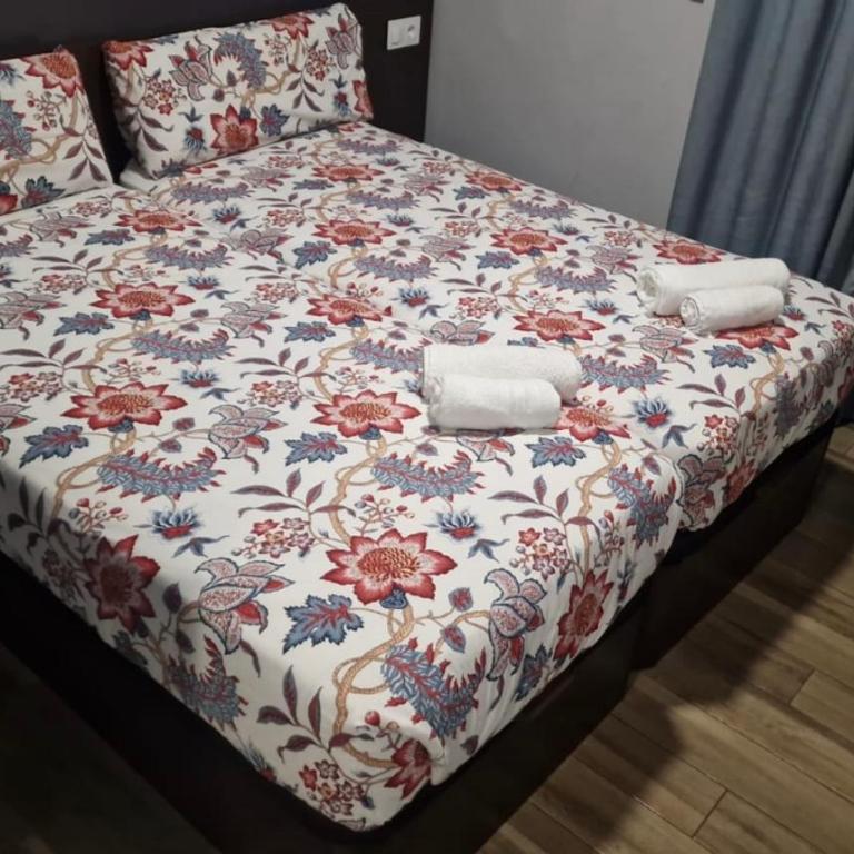 Hostal corazón de Madrid 3 - Twin Room with Private Bathroom - 1