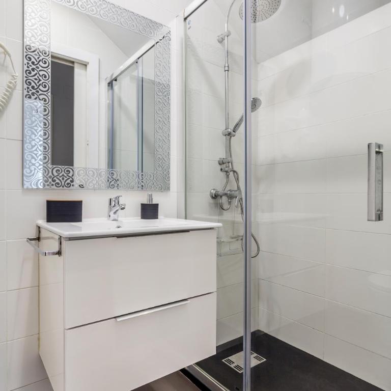 Piso en la Playa, Wifi gratis y AC - Two-Bedroom Apartment - 12