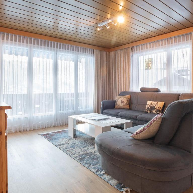Apartment Jungfrau Lodge - Four-Bedroom Apartment with Balcony and Eiger View - 9