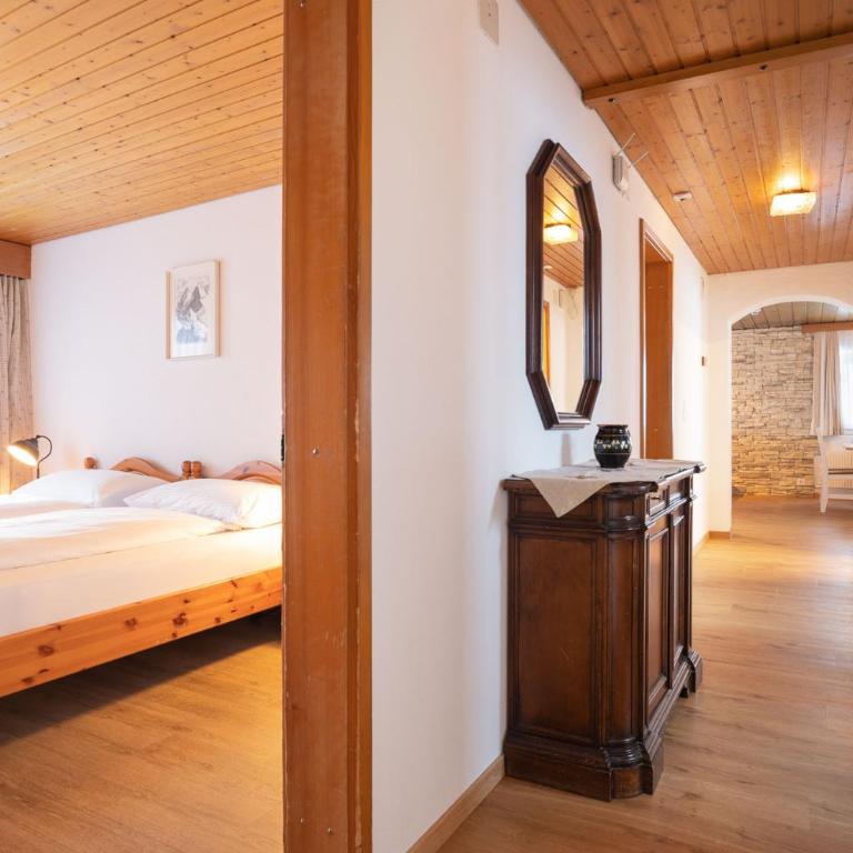 Apartment Jungfrau Lodge - Four-Bedroom Apartment with Balcony and Eiger View - 14