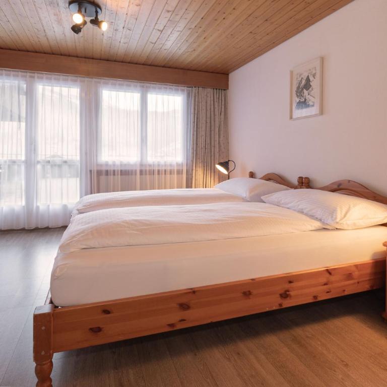 Apartment Jungfrau Lodge - Four-Bedroom Apartment with Balcony and Eiger View - 13