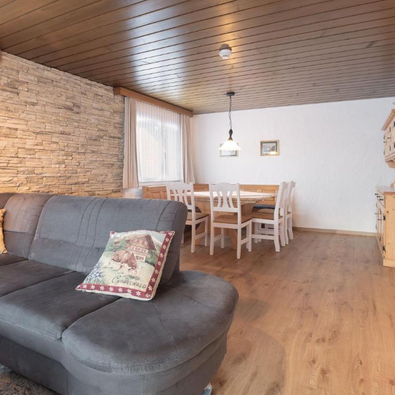 Apartment Jungfrau Lodge - Four-Bedroom Apartment with Balcony and Eiger View - 8