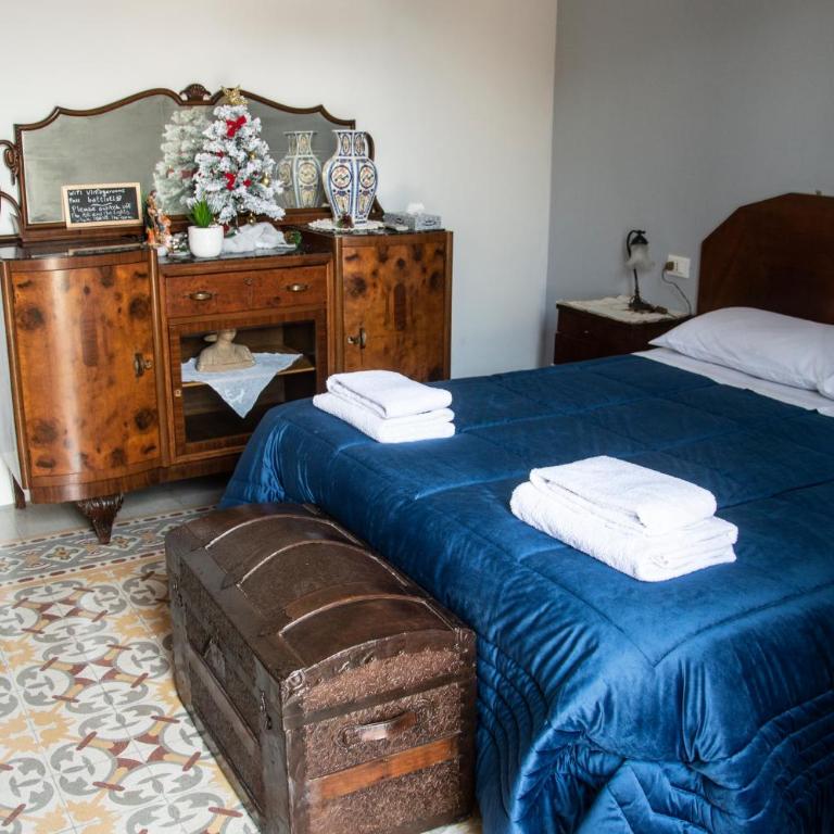 Battisti 18 Vintage Rooms - Triple Room with Private External Bathroom - 31