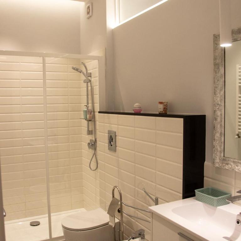 Battisti 18 Vintage Rooms - Triple Room with Private External Bathroom - 37