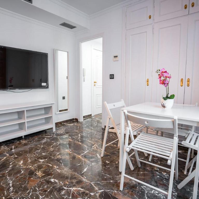 - Apartamento en pleno Centro - QH Ayuntamiento Granada - One-Bedroom Apartment - 2