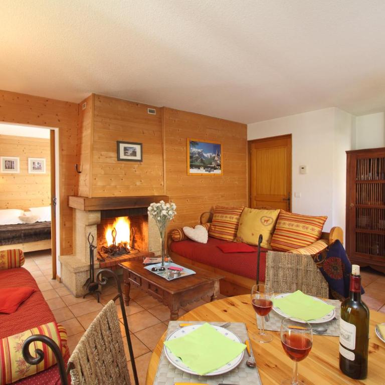 Mountain Lodge in Alps-chez Philippe, Panoramic-Village, Renting, view over Glaciers - N°101 Cosy apartment MARMOTTE with connected rooms with private terrace and glacier view - 2