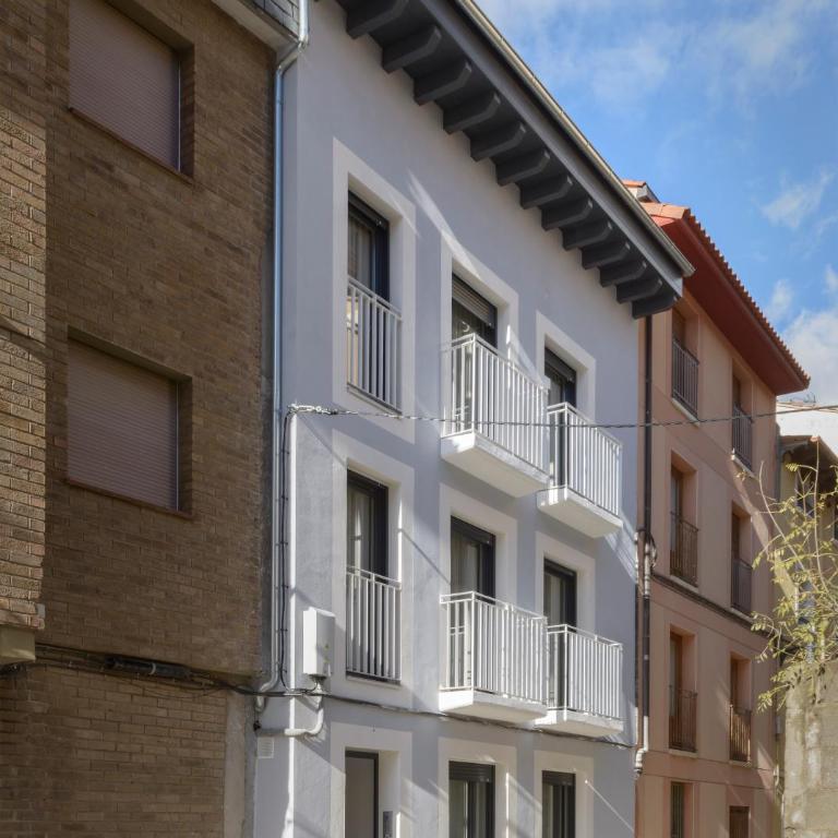 Apartamentos La muralla de Jaca - Apartamento de 3 dormitorios con aire acondicionado - 2